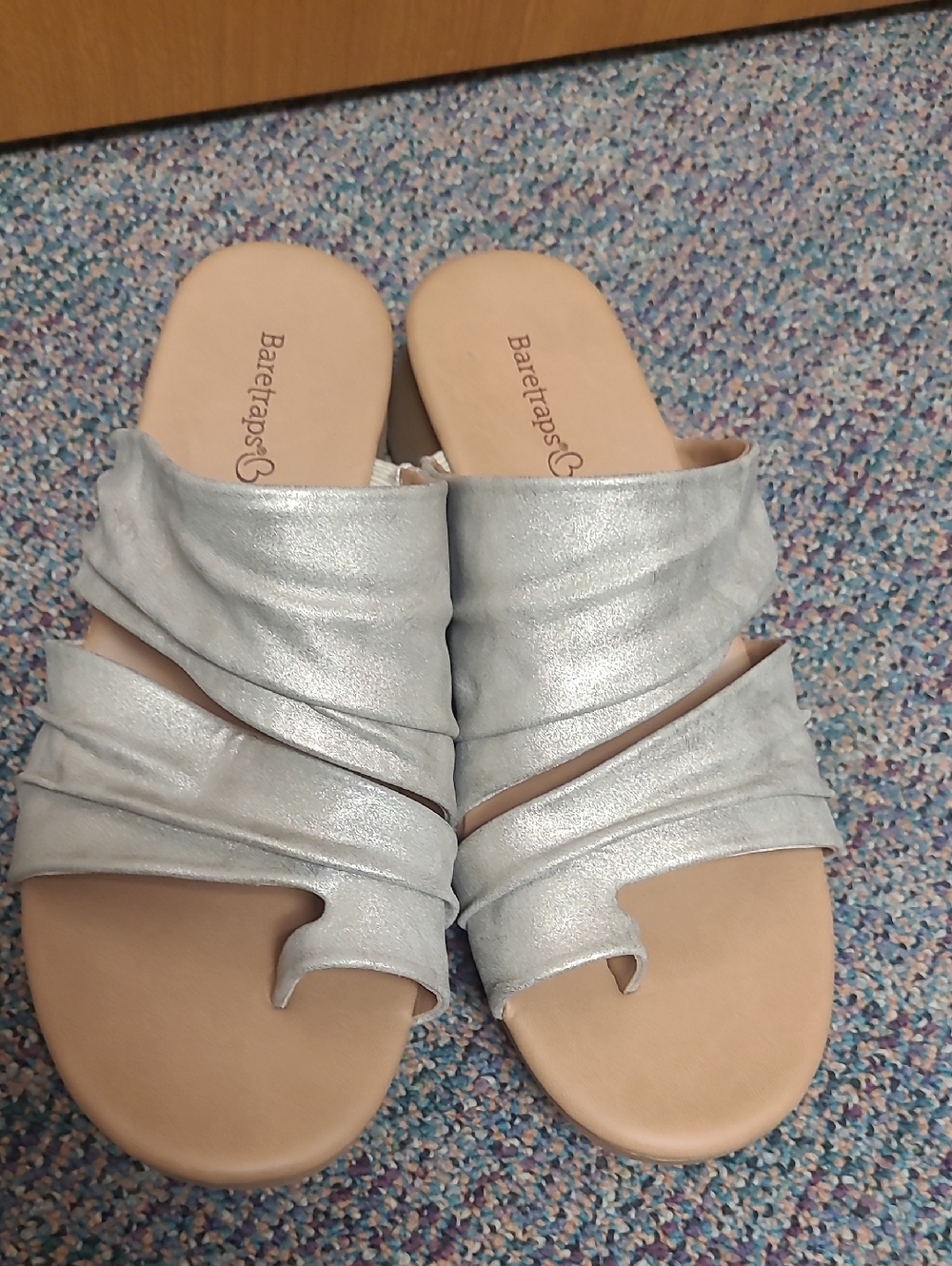 NWOT Baretraps Venus Champagne Toe Loop Wedge Slide Sandals ,Comfort Shoe